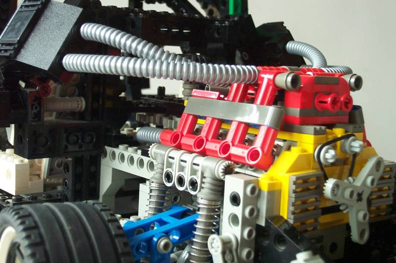 8880_30_motorside.jpg