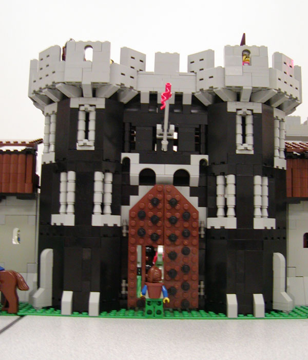 magnus_castle_gate.jpg