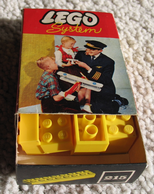 lego0215_yell_gb.jpg
