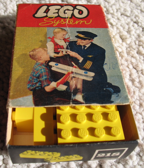 lego0218_yell.jpg