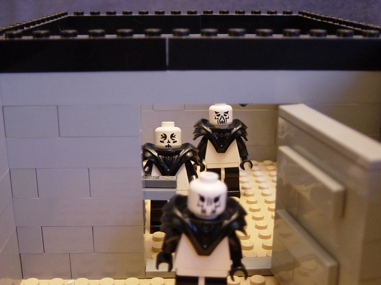 lev-skull-heads.jpg