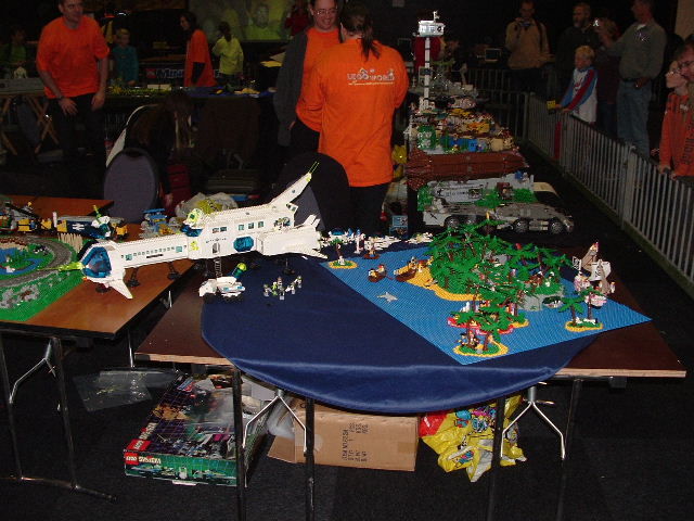 legoworld_2005_islanders.jpg