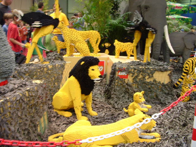 legoworld_2005_leeuwen.jpg