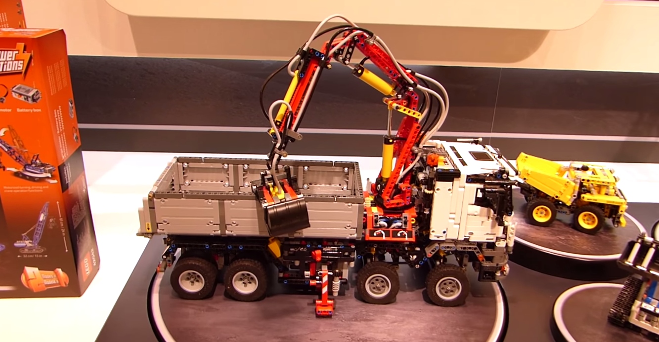 lego_technic_42043_side_view.jpg