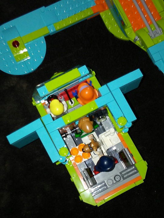 flying_mystery_machine_overhead_fourm.jpg