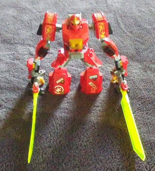 red_samurai_mech_front.jpg