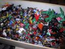 2006_09-picture_in_a_box_of_minifigs.jpg