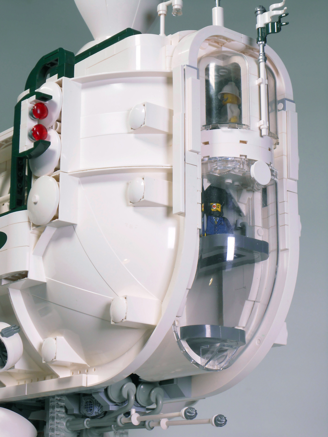 cruise_airship_cabin-back.jpg
