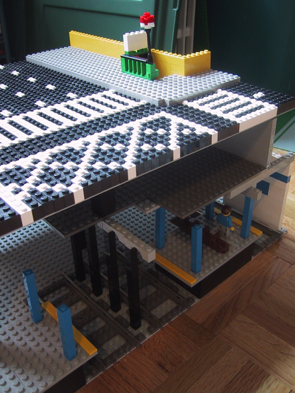 020_entrance_to_tracks.jpg