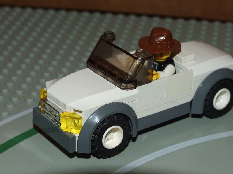 white_sports_car_5.jpg