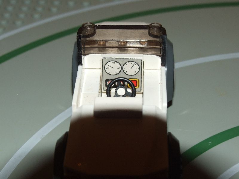 white_sports_car_6.jpg