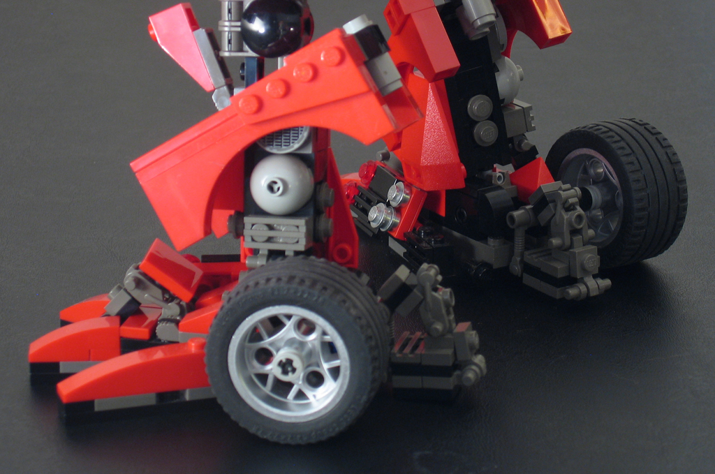 sideswipe_detail_foot4.jpg