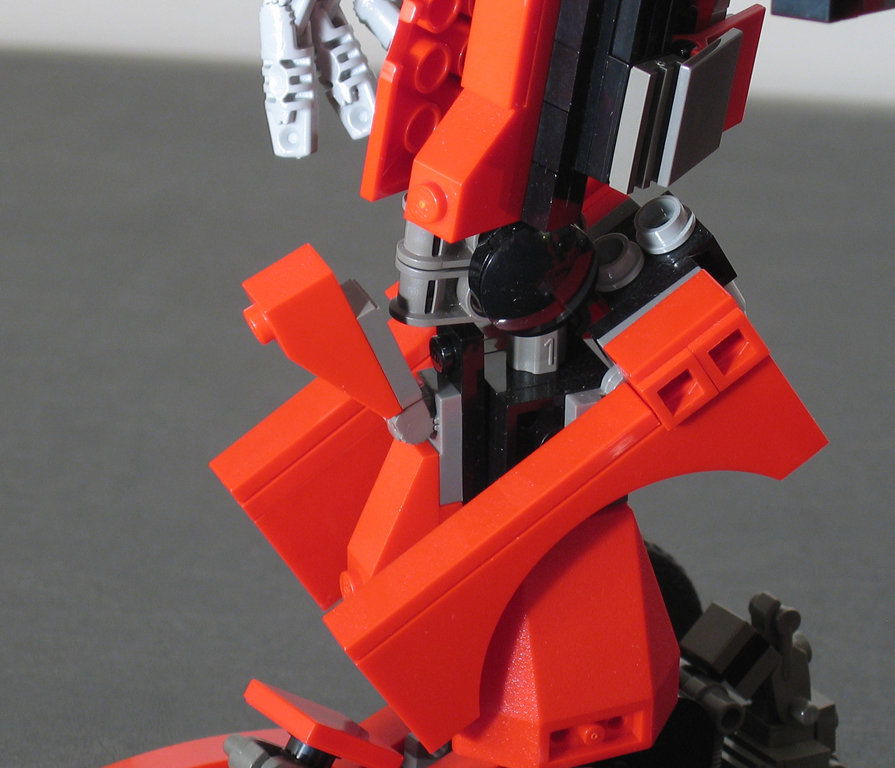 sideswipe_detail_knee1.jpg