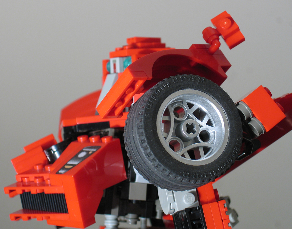 sideswipe_detail_shoulder2.jpg