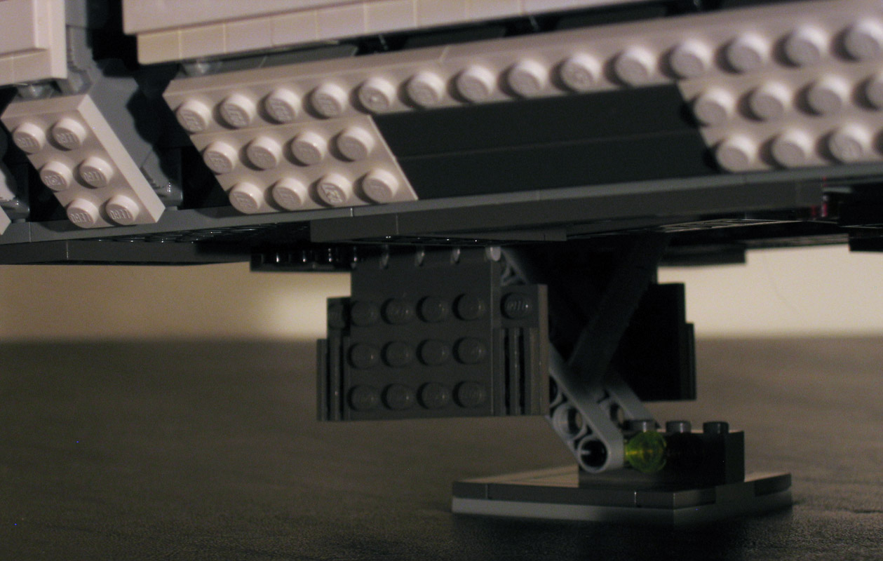 shuttle_detail_rear_landing_gear.jpg