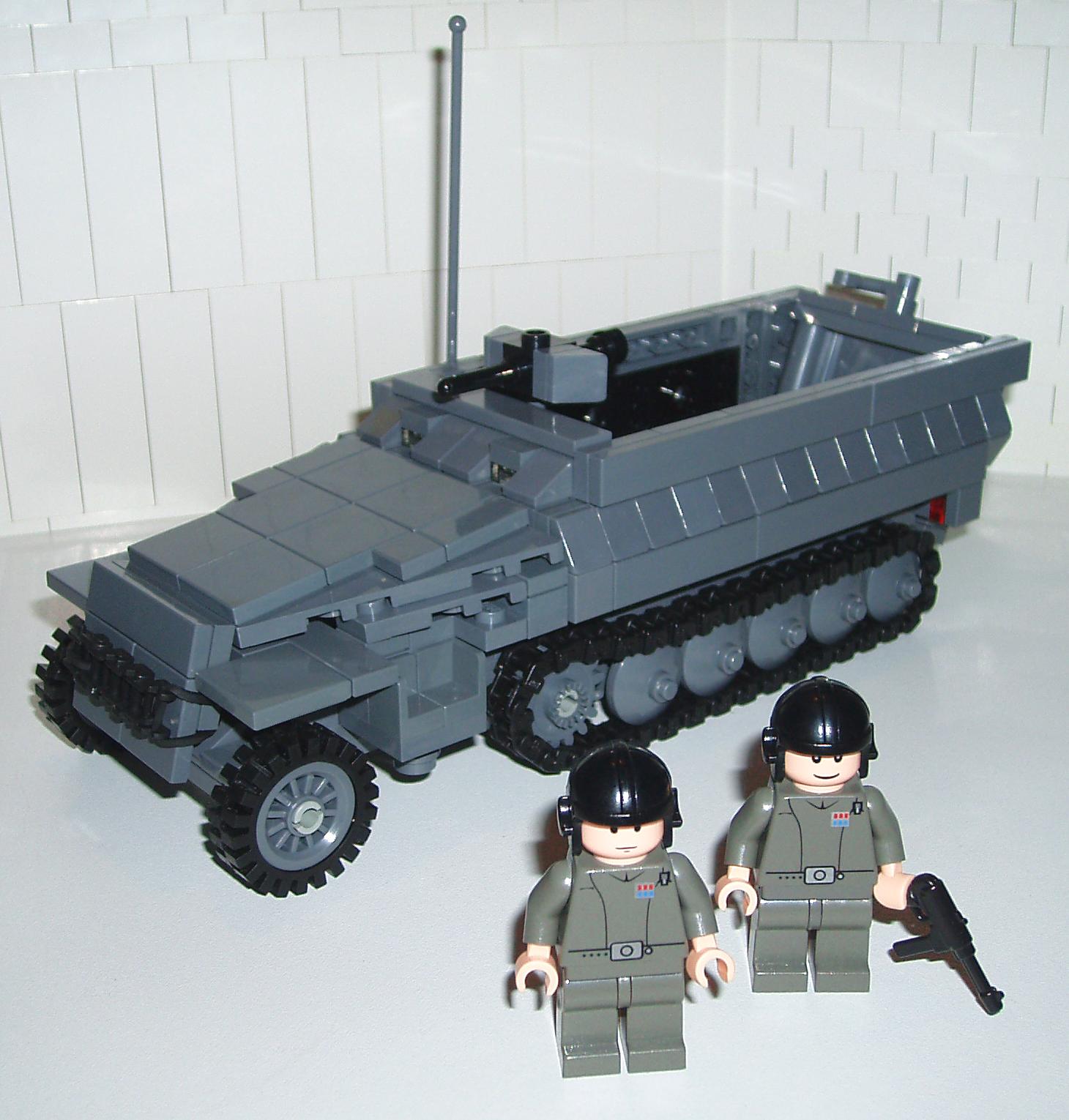 sfzdk_-_sdkfz_251_half-track_-_01.jpg