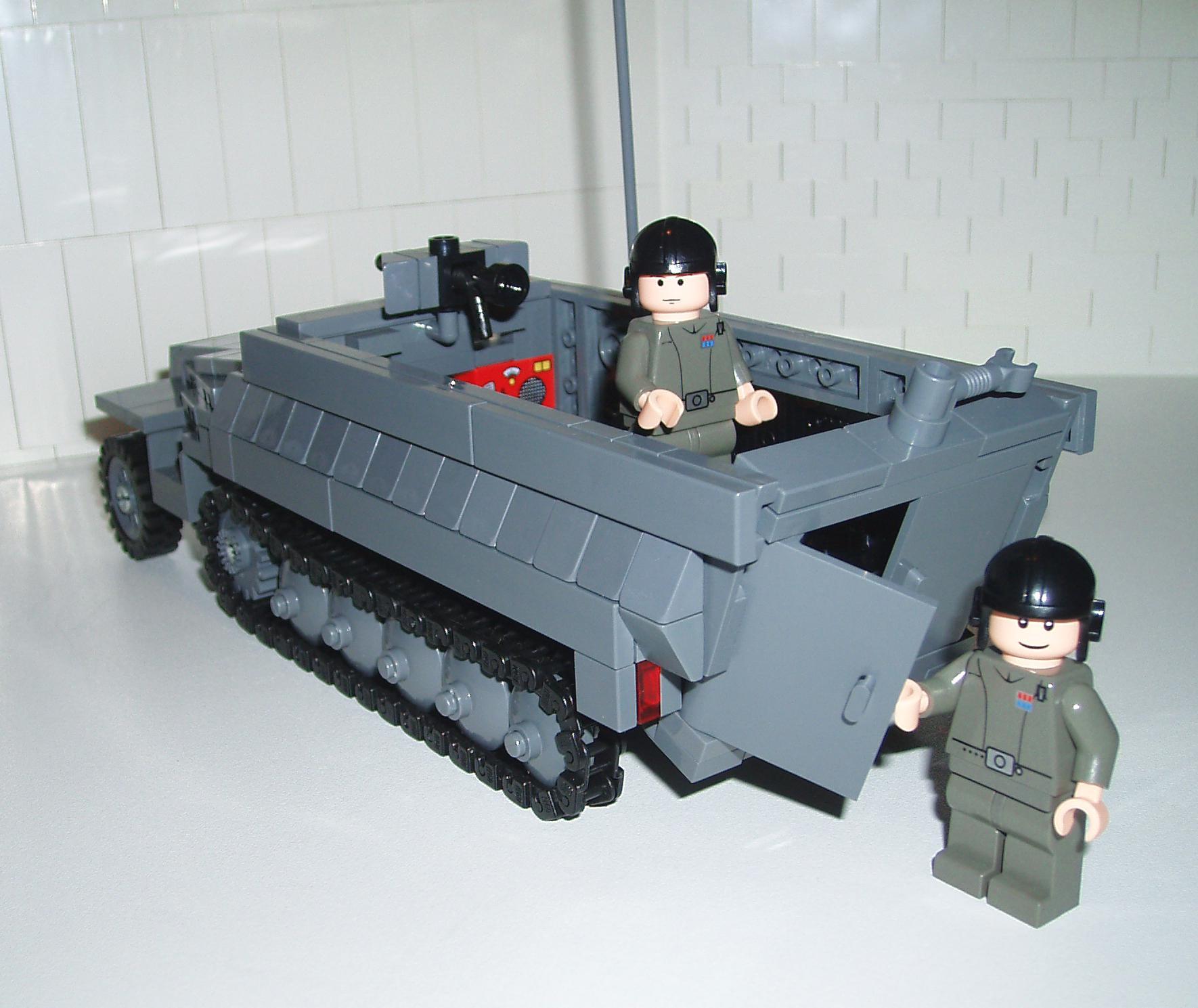 sfzdk_-_sdkfz_251_half-track_-_02.jpg