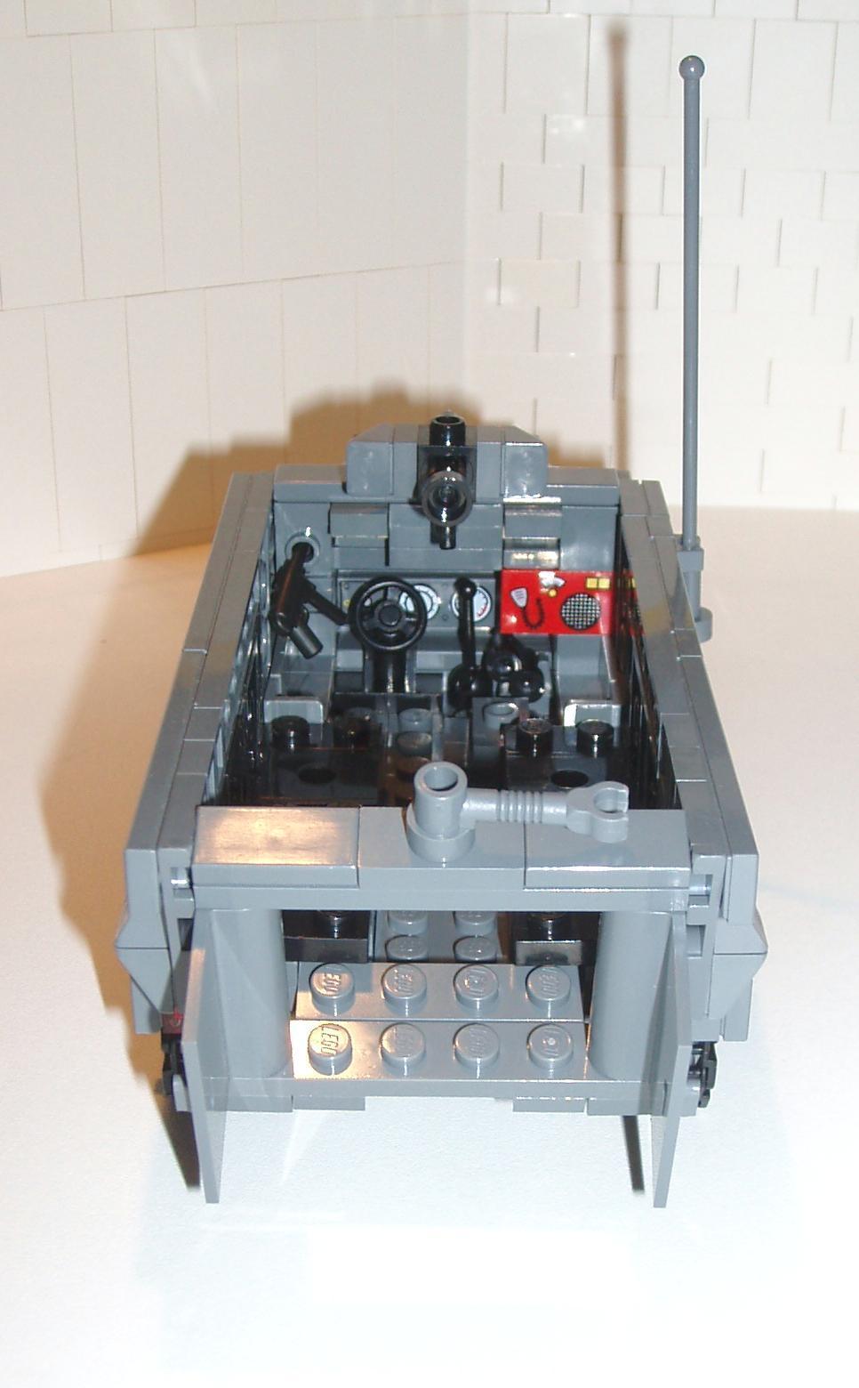 sfzdk_-_sdkfz_251_half-track_-_03.jpg