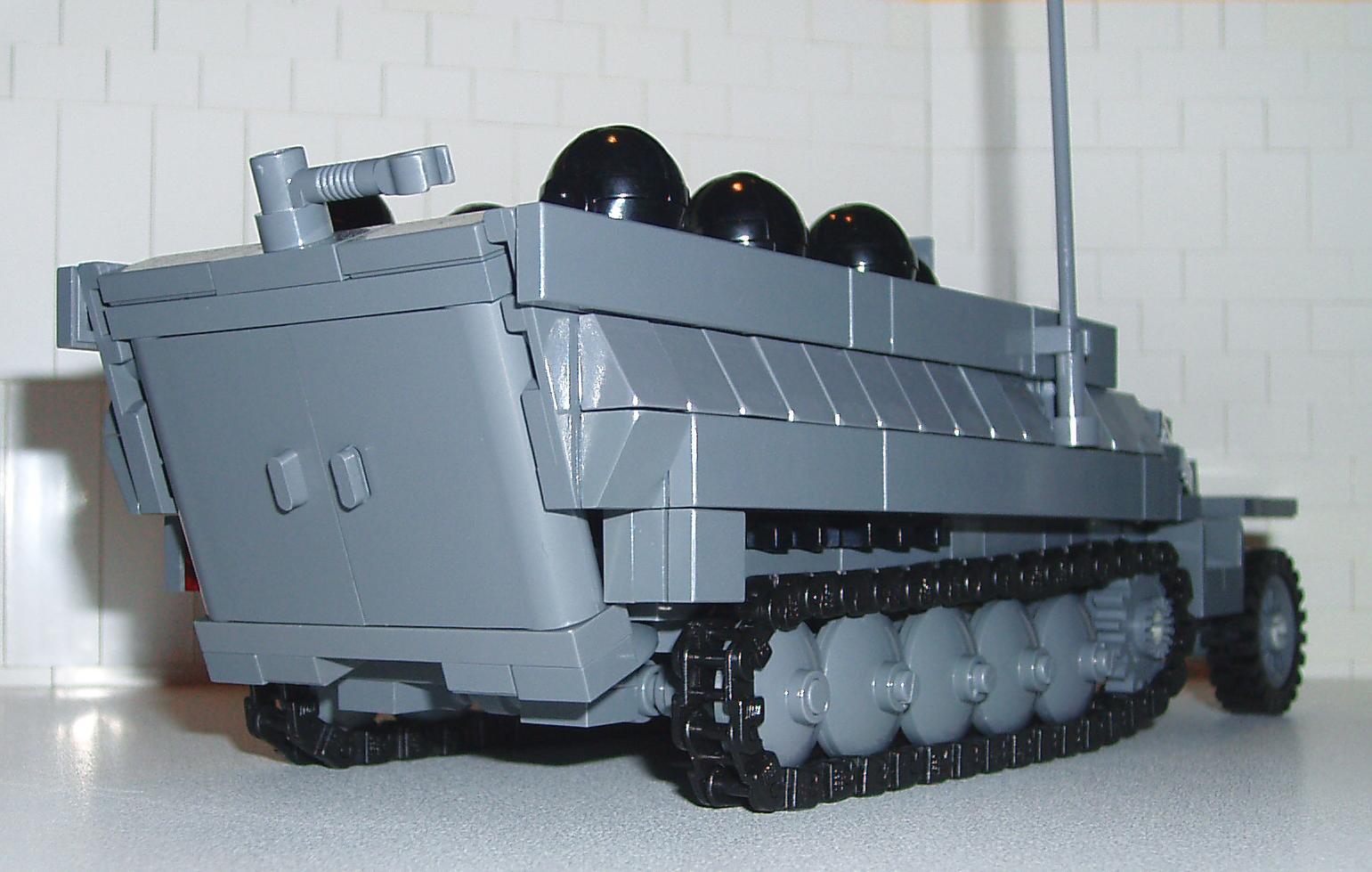 sfzdk_-_sdkfz_251_half-track_-_08.jpg