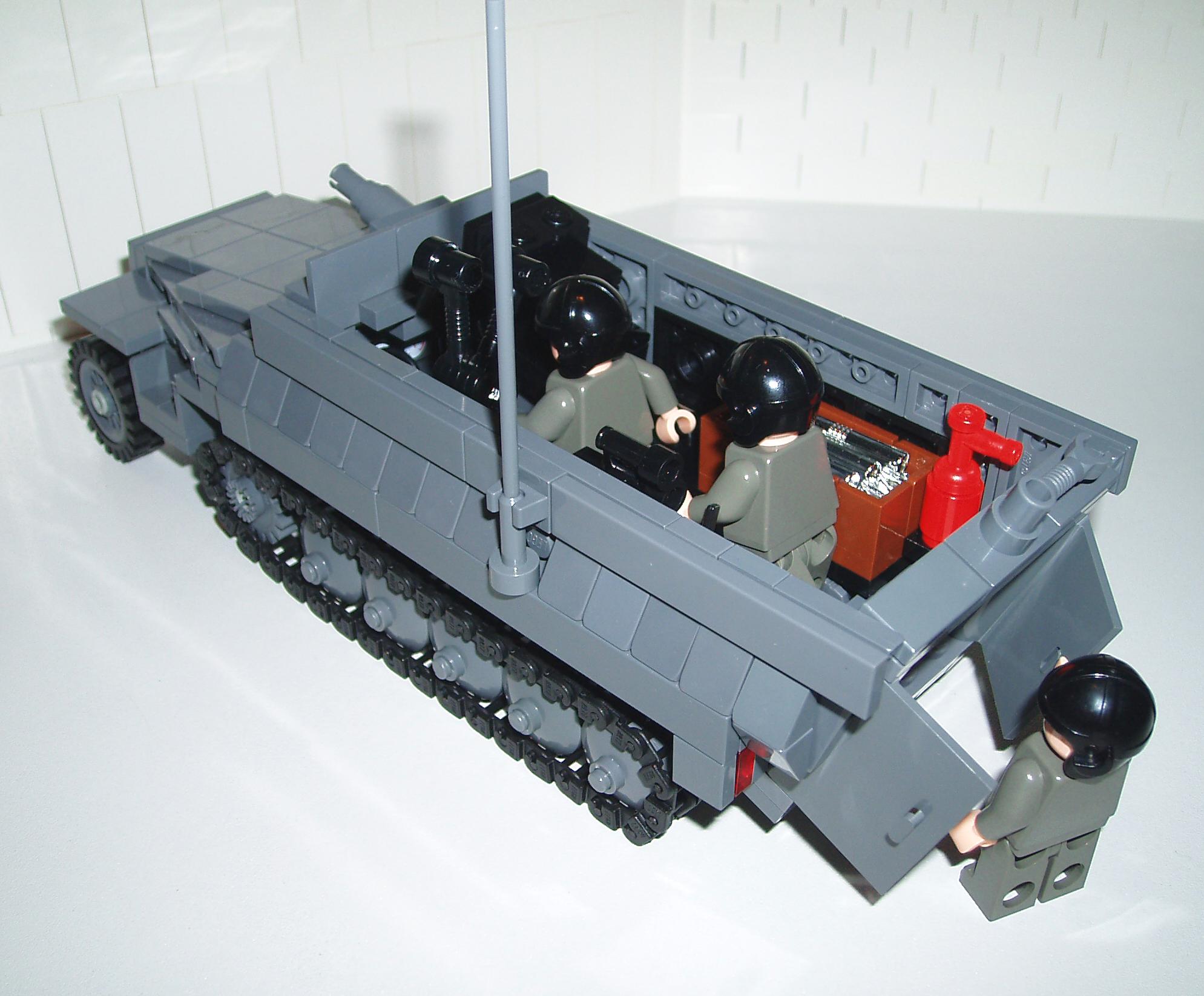 sfzdk_-_sdkfz_251_half-track_-_14.jpg