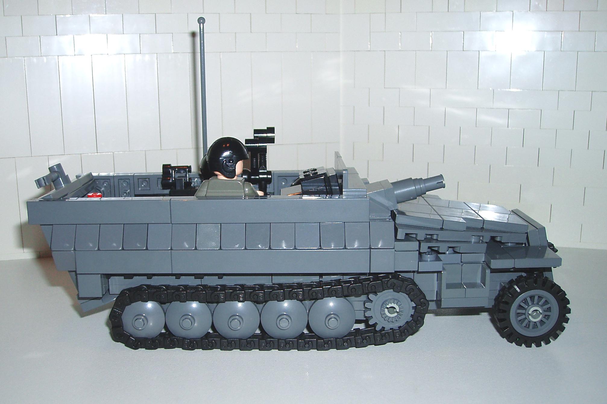 sfzdk_-_sdkfz_251_half-track_-_16.jpg