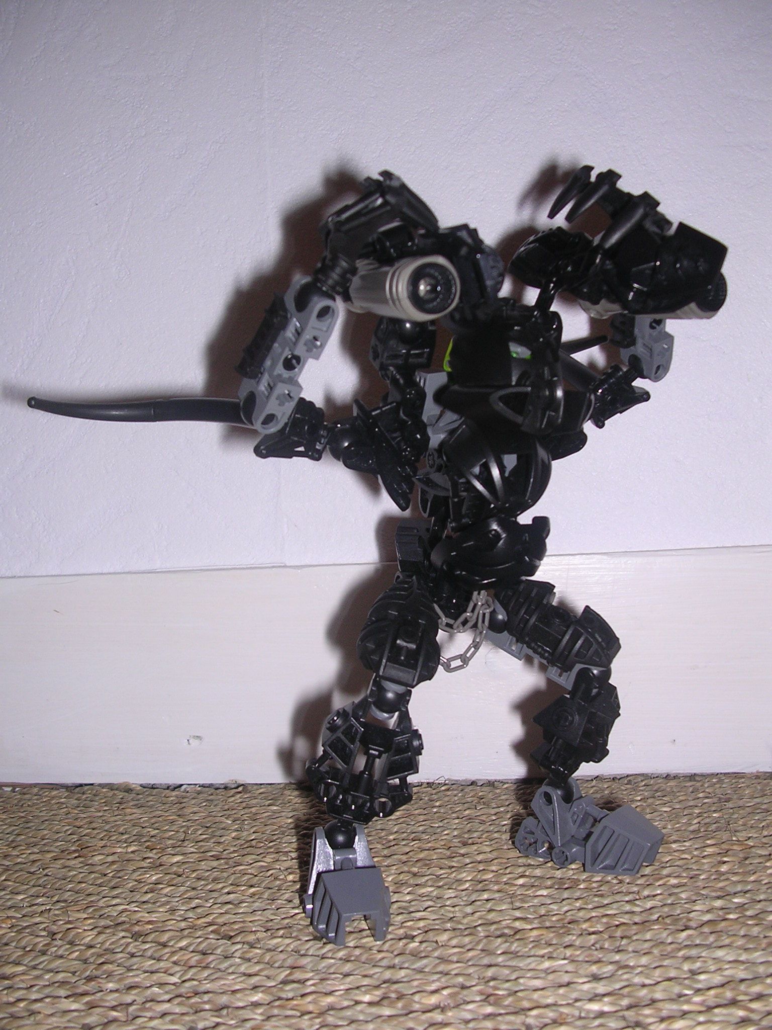 06_onukah_fight_pose.jpg