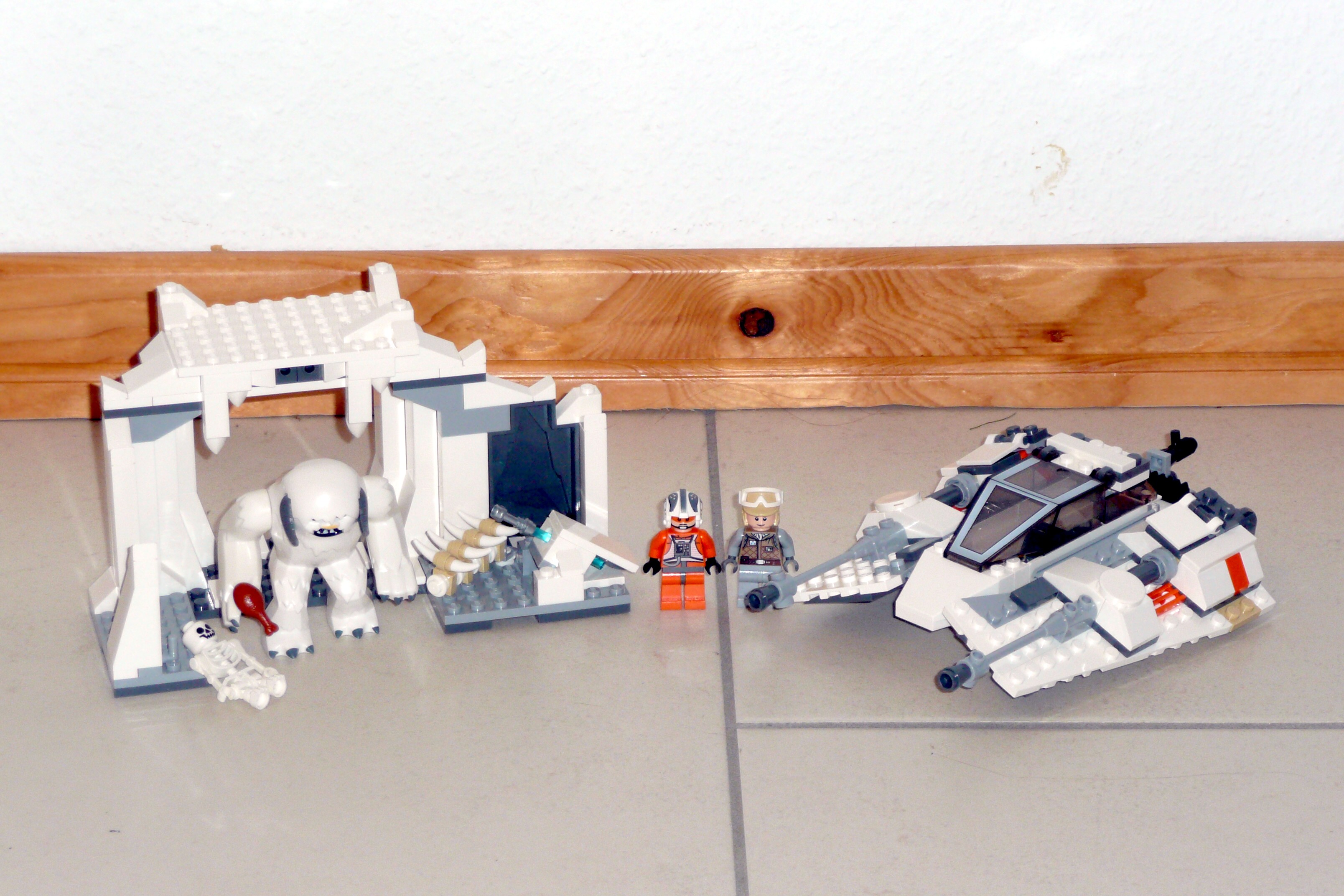 8089-10-103-hoth_wampa_cave.jpg