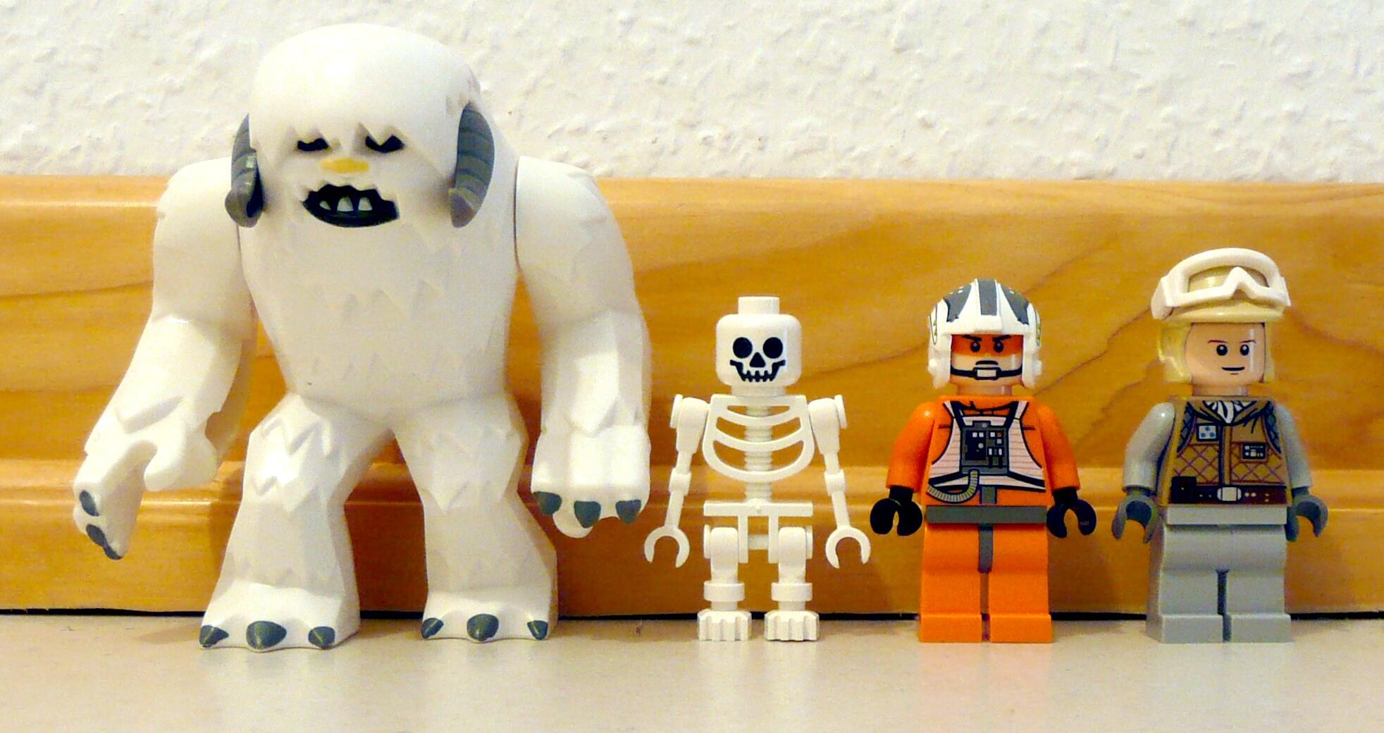 8089-10-106-hoth_wampa_cave.jpg