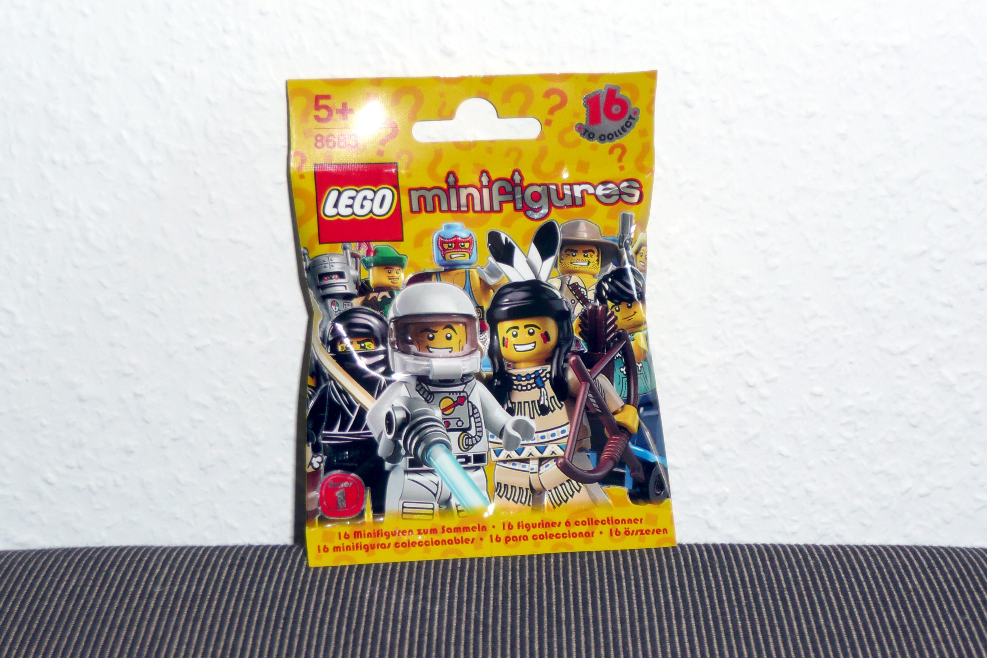 8683-20-10-10-minifigures.jpg