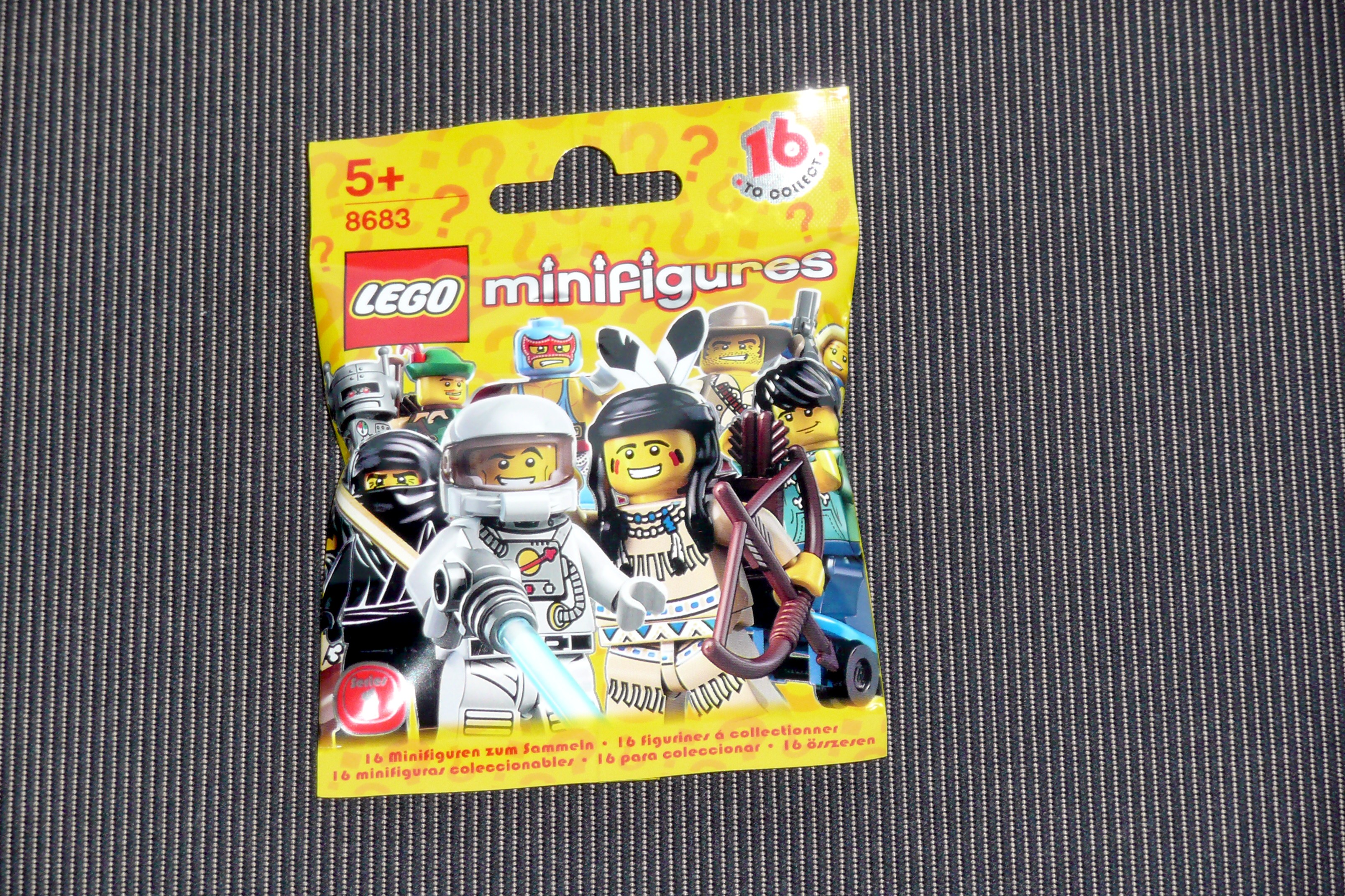 8683-20-10-11-minifigures.jpg