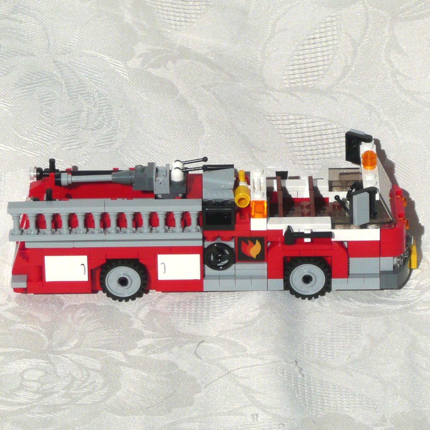 feuerwehrwagen-050-105-mack.jpg