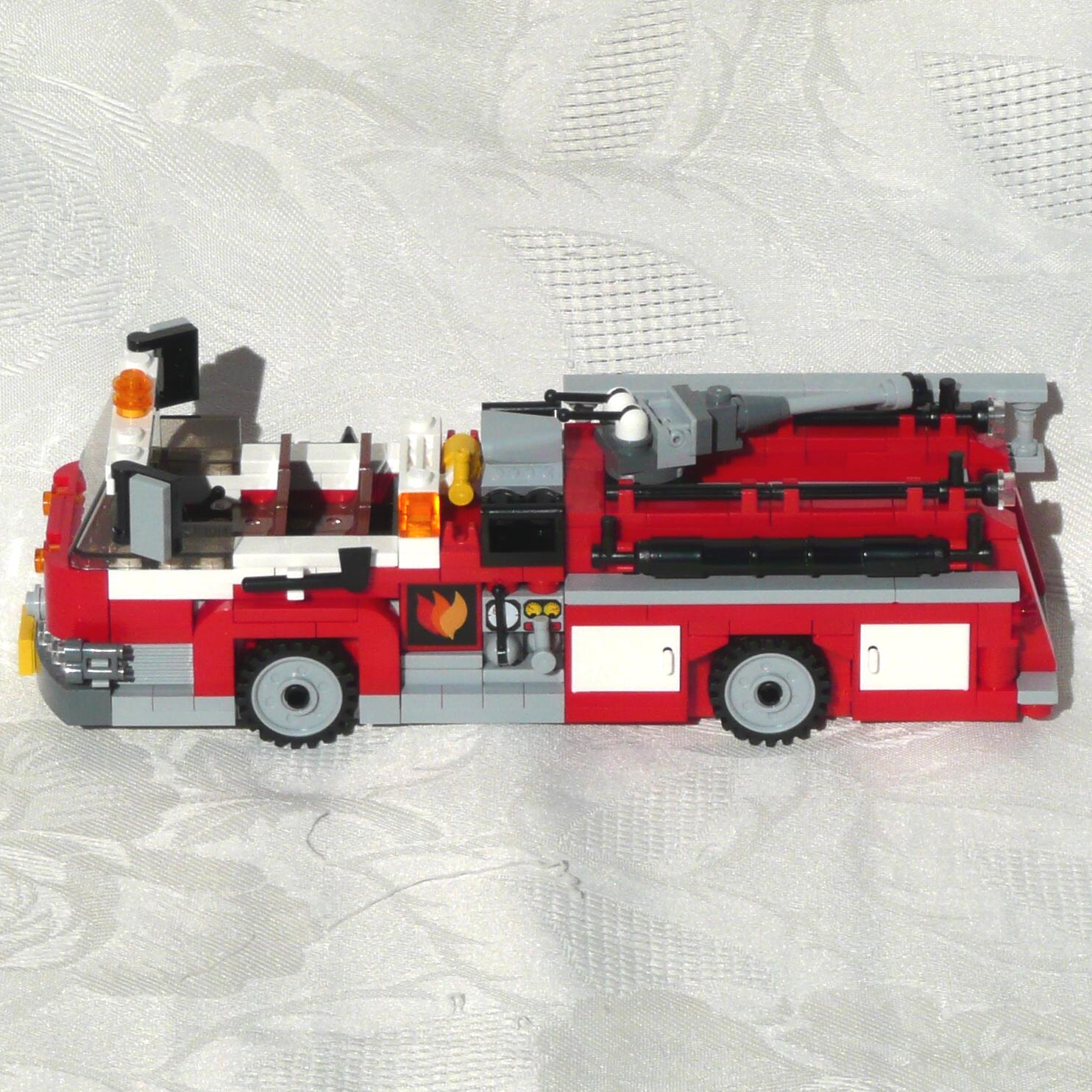 feuerwehrwagen-050-106-mack.jpg