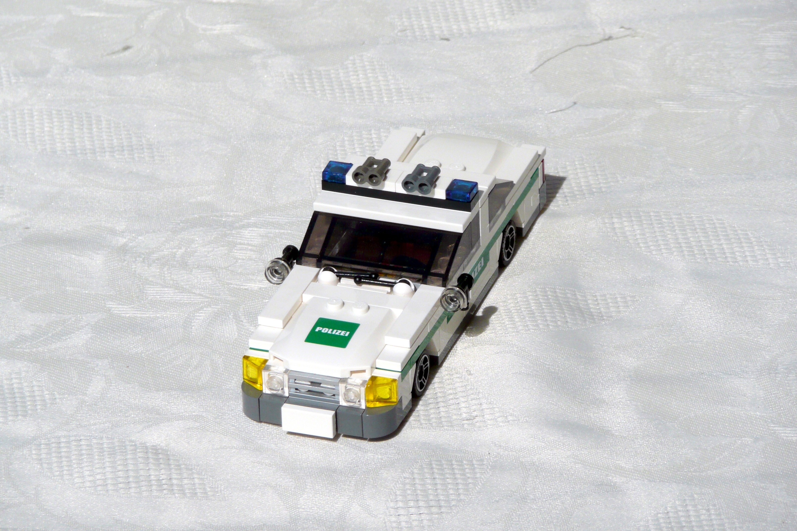 polizeiauto-00-09-10-11-polizei.jpg