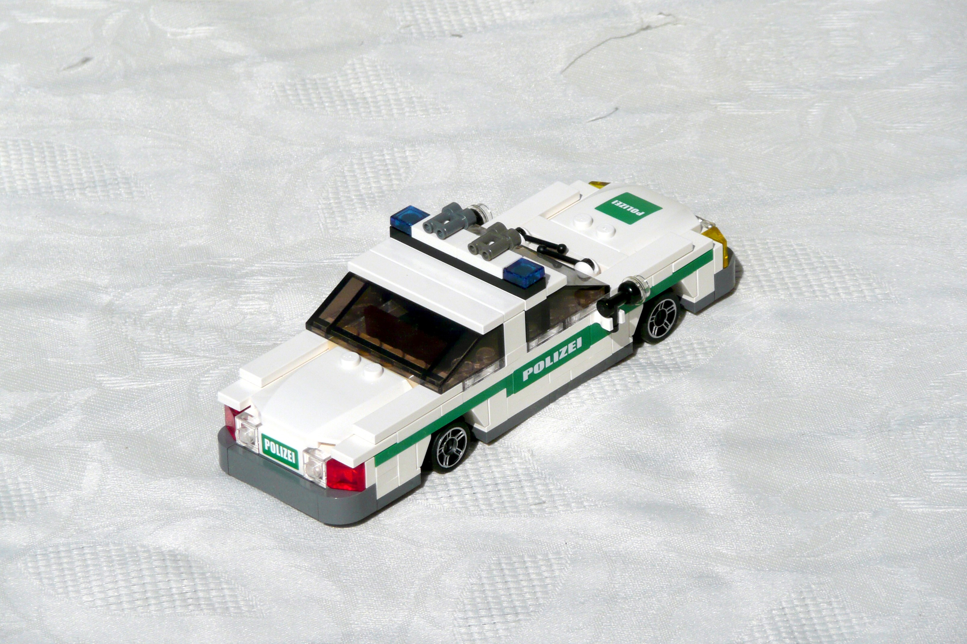 polizeiauto-00-09-10-16-polizei.jpg