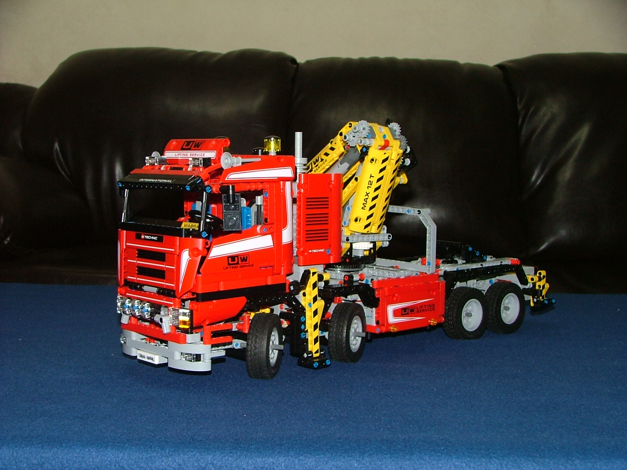 8258-crane-truck-1.jpg