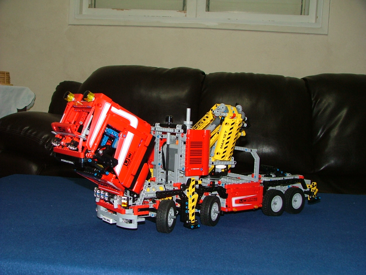 8258-crane-truck-2.jpg