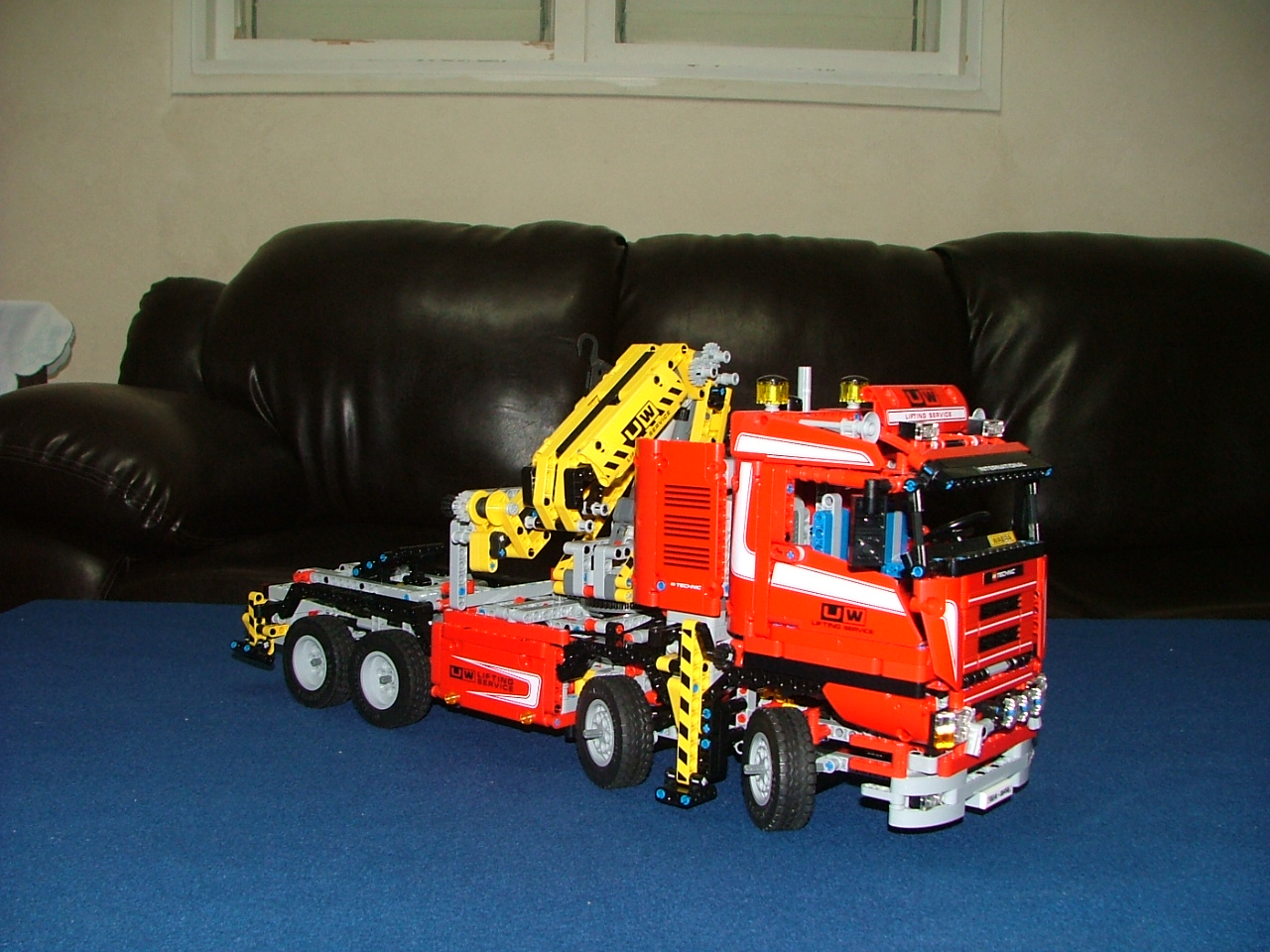 8258-crane-truck-3.jpg