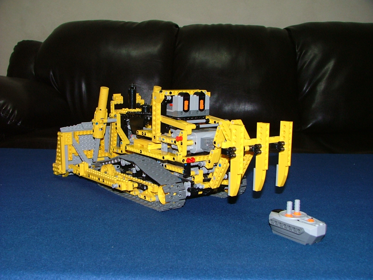8275-bulldozer-2.jpg