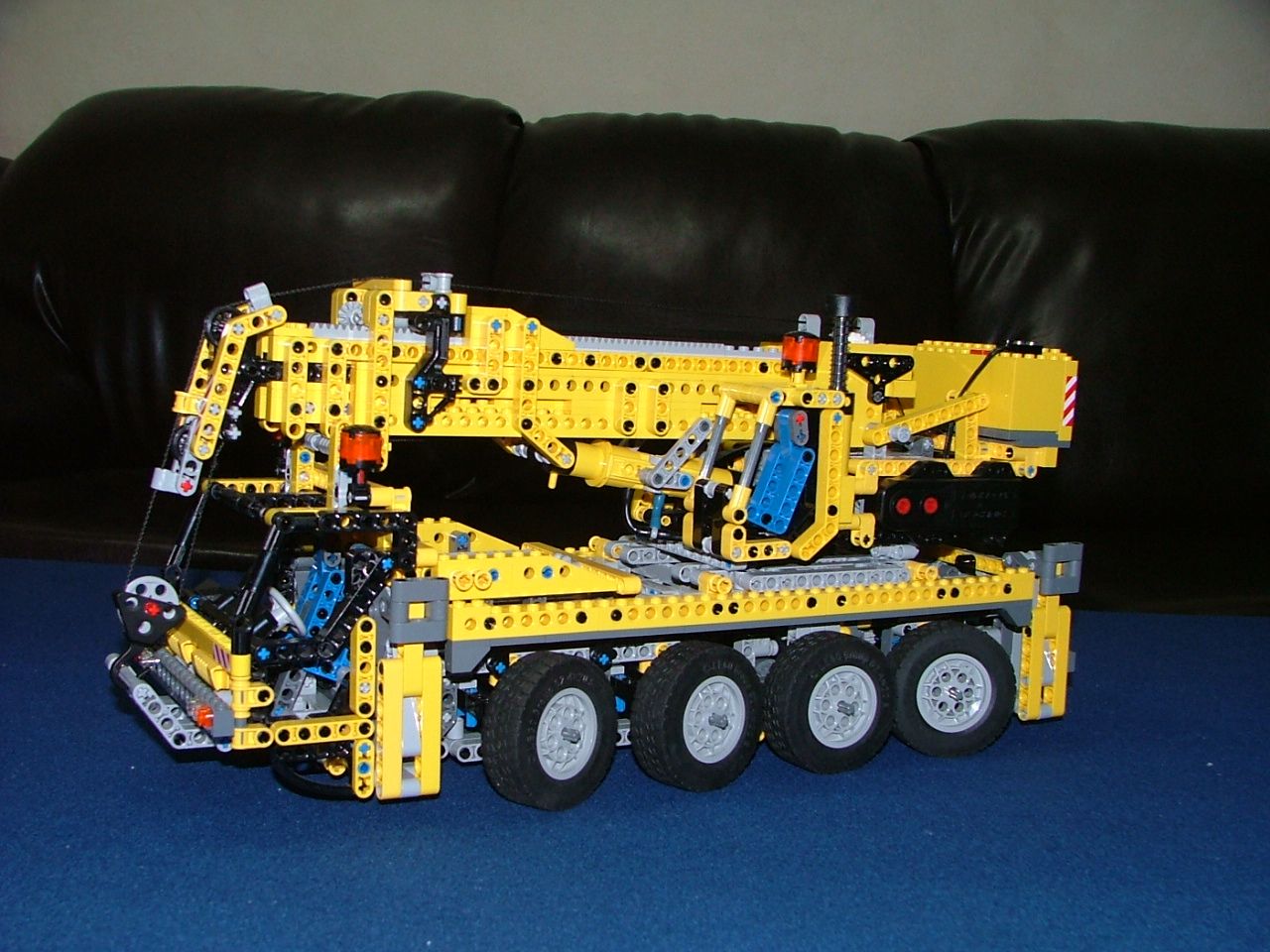8421-mobile-crane-1.jpg
