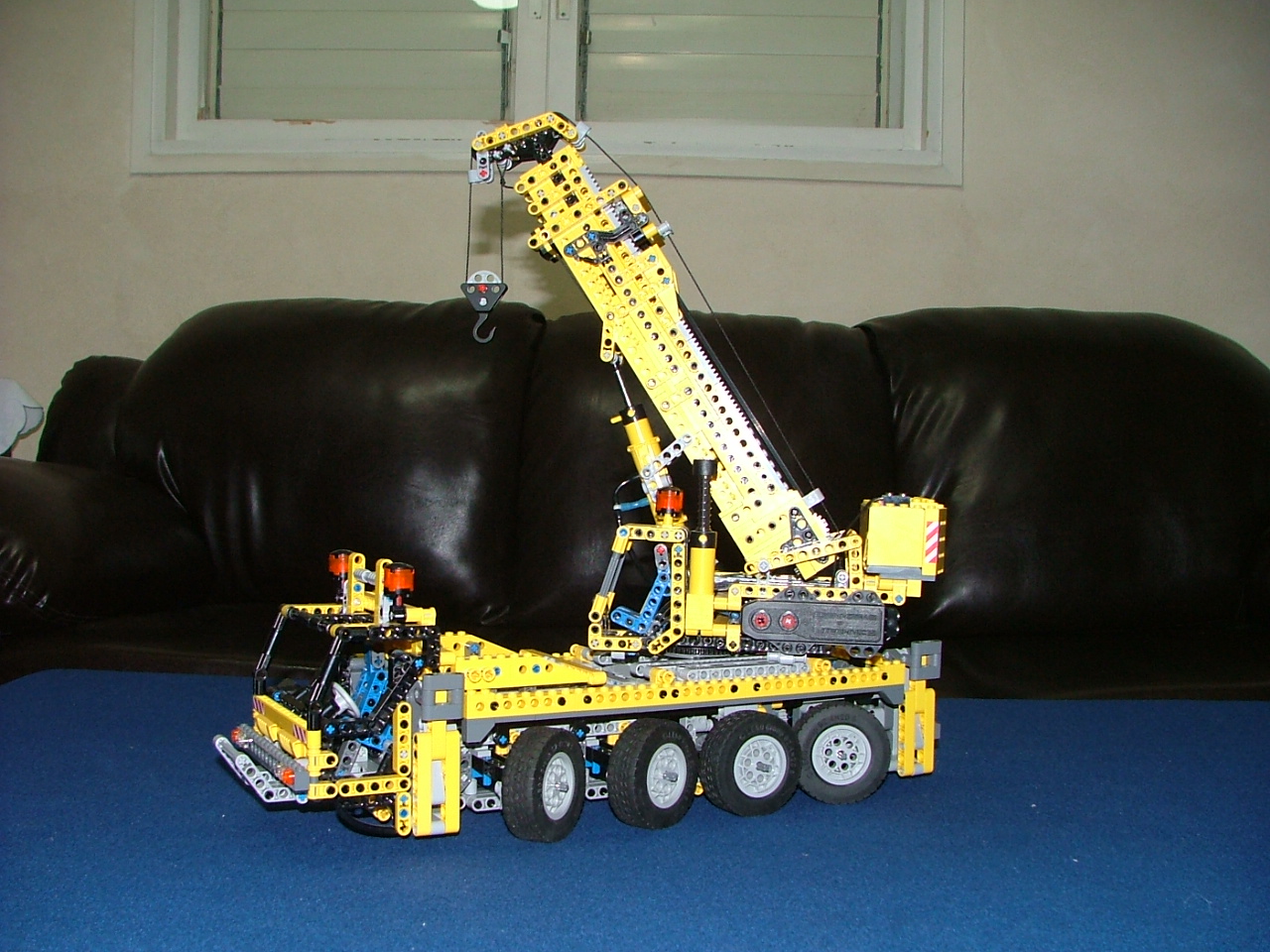 8421-mobile-crane-2.jpg