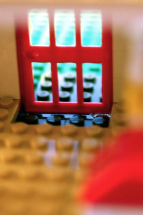 divided_house15_entrance.jpg