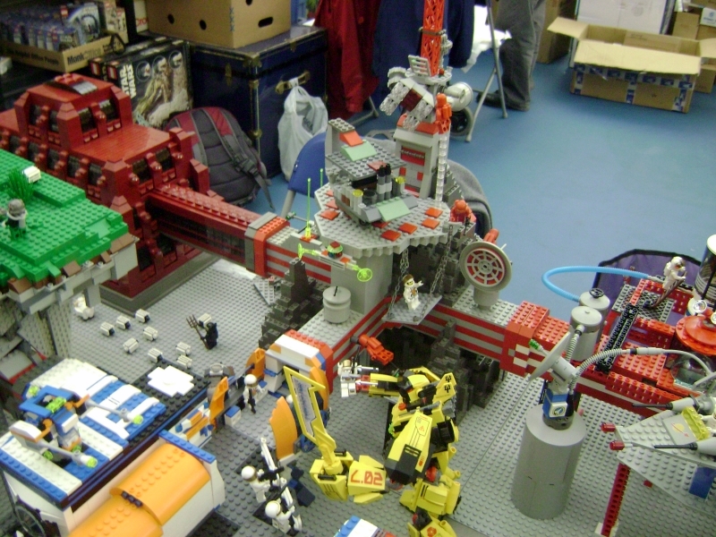 toyshow08_moonbase_0verview_1438.jpg
