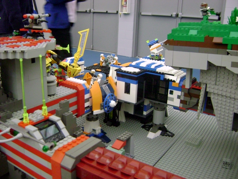 toyshow08_moonbase_0verview_1484.jpg