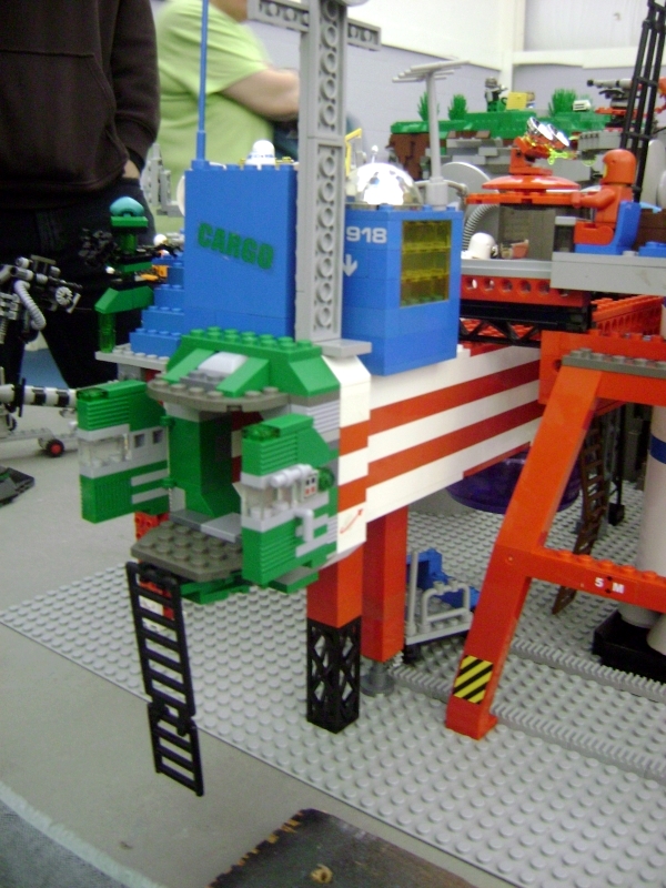 toyshow08_moonbase_0verview_1489.jpg