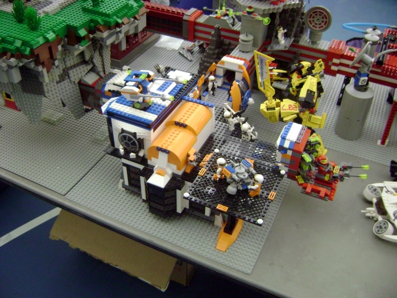 toyshow08_moonbase_aaron_1437.jpg