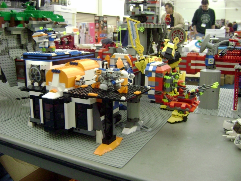 toyshow08_moonbase_aaron_1441.jpg