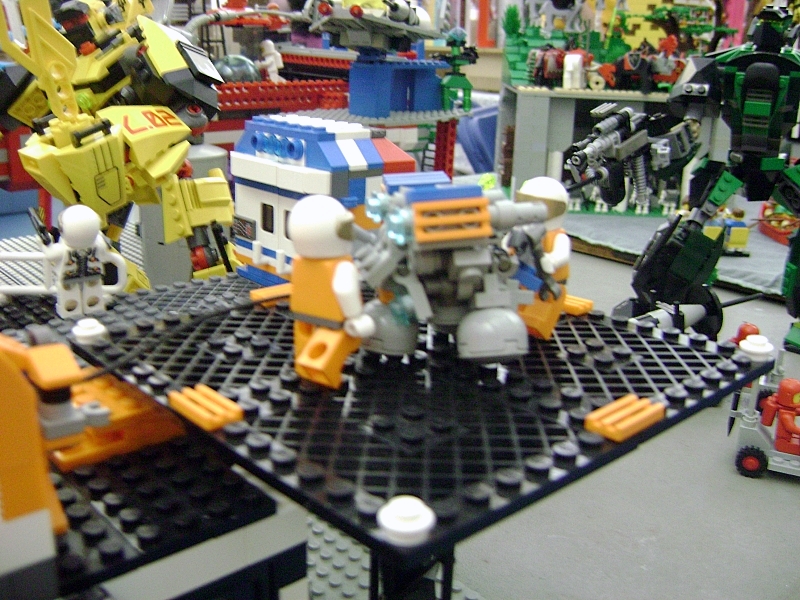 toyshow08_moonbase_aaron_1511.jpg