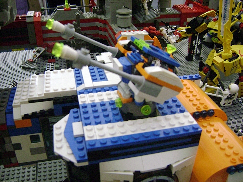 toyshow08_moonbase_aaron_1512.jpg