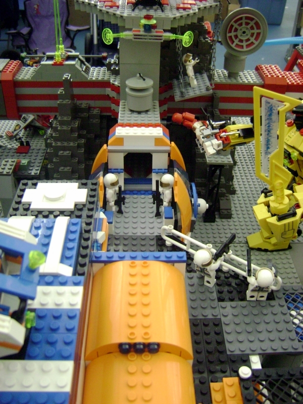 toyshow08_moonbase_aaron_1514.jpg