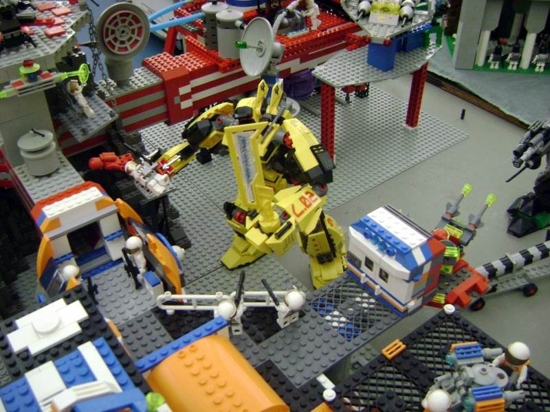 toyshow08_moonbase_aaron_1515.jpg
